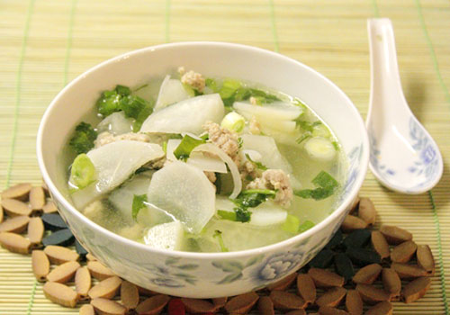 cu-cai-nau-thit-bam---mon-canh-lanh-bung-ngay-xuan11486549425.jpg