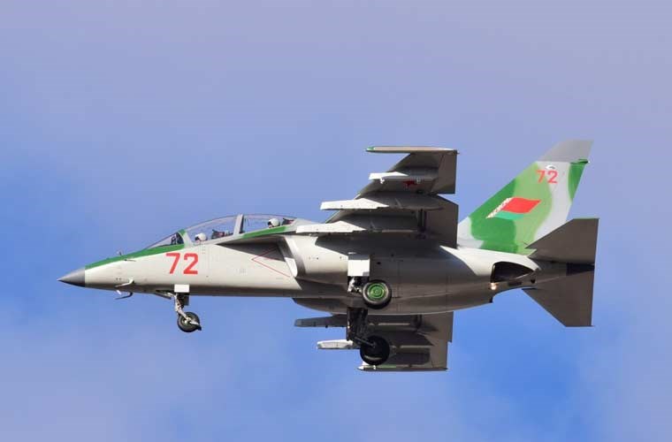nga-giao-may-bay-yak-130-dau-tien-cho-khach-hang-hinh-4.jpg