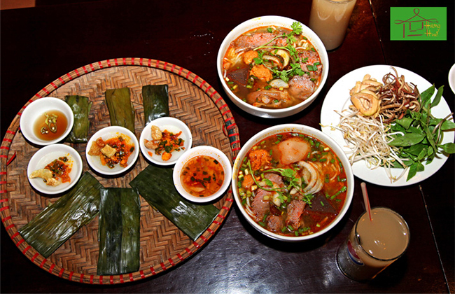 Thuong-thuc-bun-Hue-tai-NH-Huong-Hue%20(1)[1].jpg