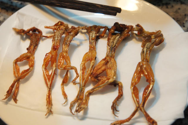 vu-nu-chan-dai-mien-tay-1.jpg