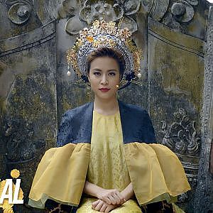 Hoàng Thùy Linh - Bánh Trôi Nước (Woman) - YouTube