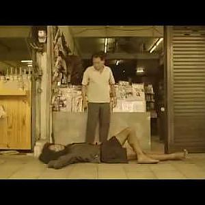 Clip cảm động về ông chủ và người ăn mày được ghi lại qua camera - Viet sub - YouTube